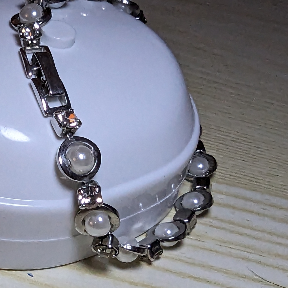 Elegant Silver Pearl Bracelet